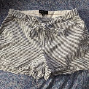 Banana Republic seersucker pinstripe shorts size 14